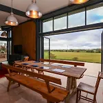 بيت للعطل Brock House *