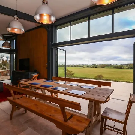 بيت للعطل Brock House *